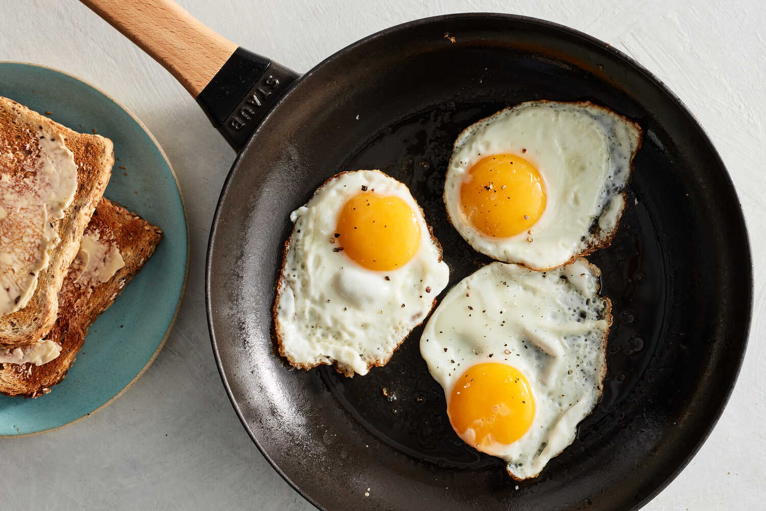 Effortless Sunny Side Up Eggs: The Infallible 2-Minute Method